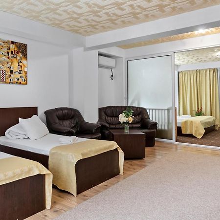 Hotel Charter Отопени Экстерьер фото