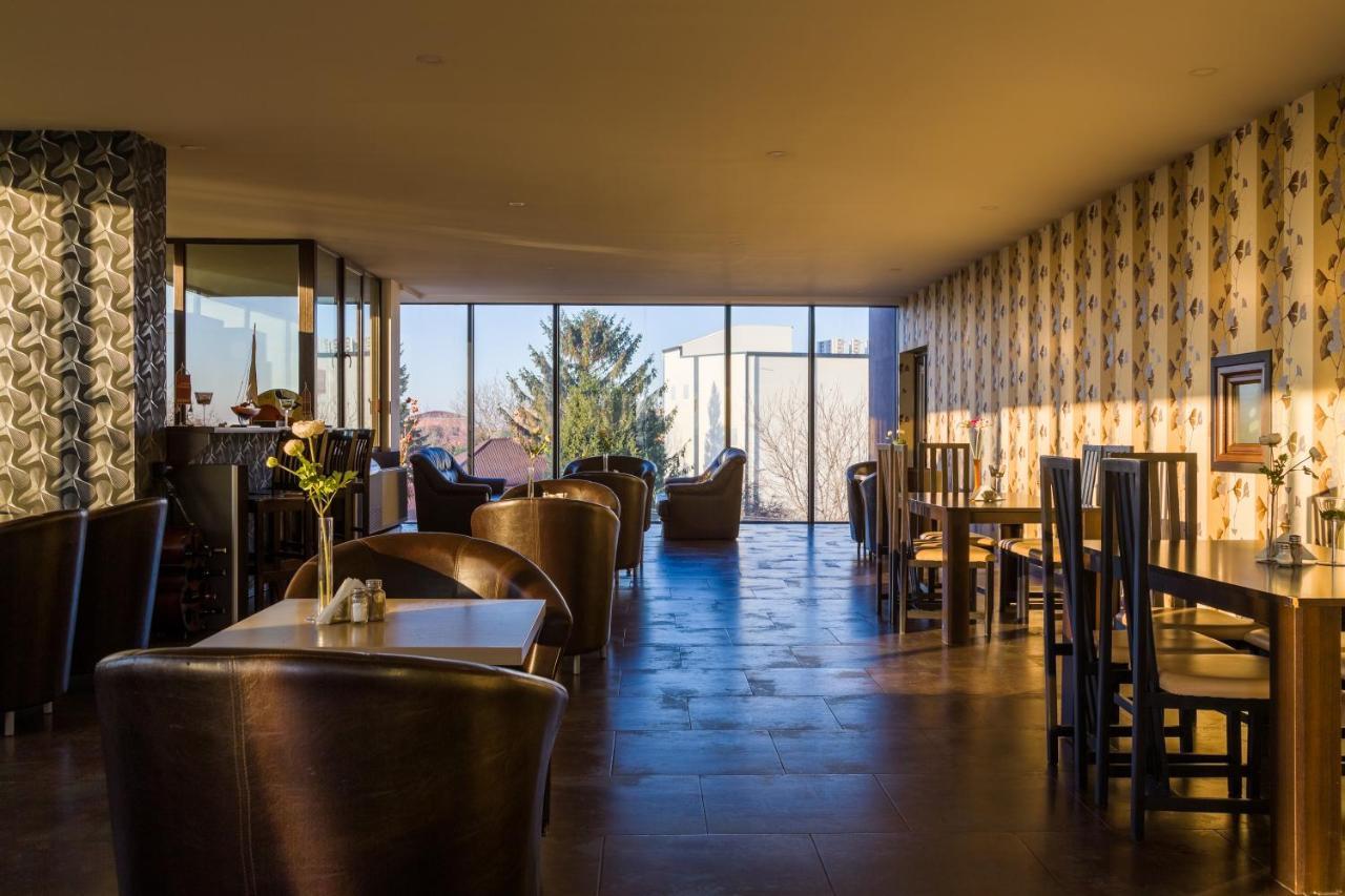 Hotel Charter Отопени Экстерьер фото
