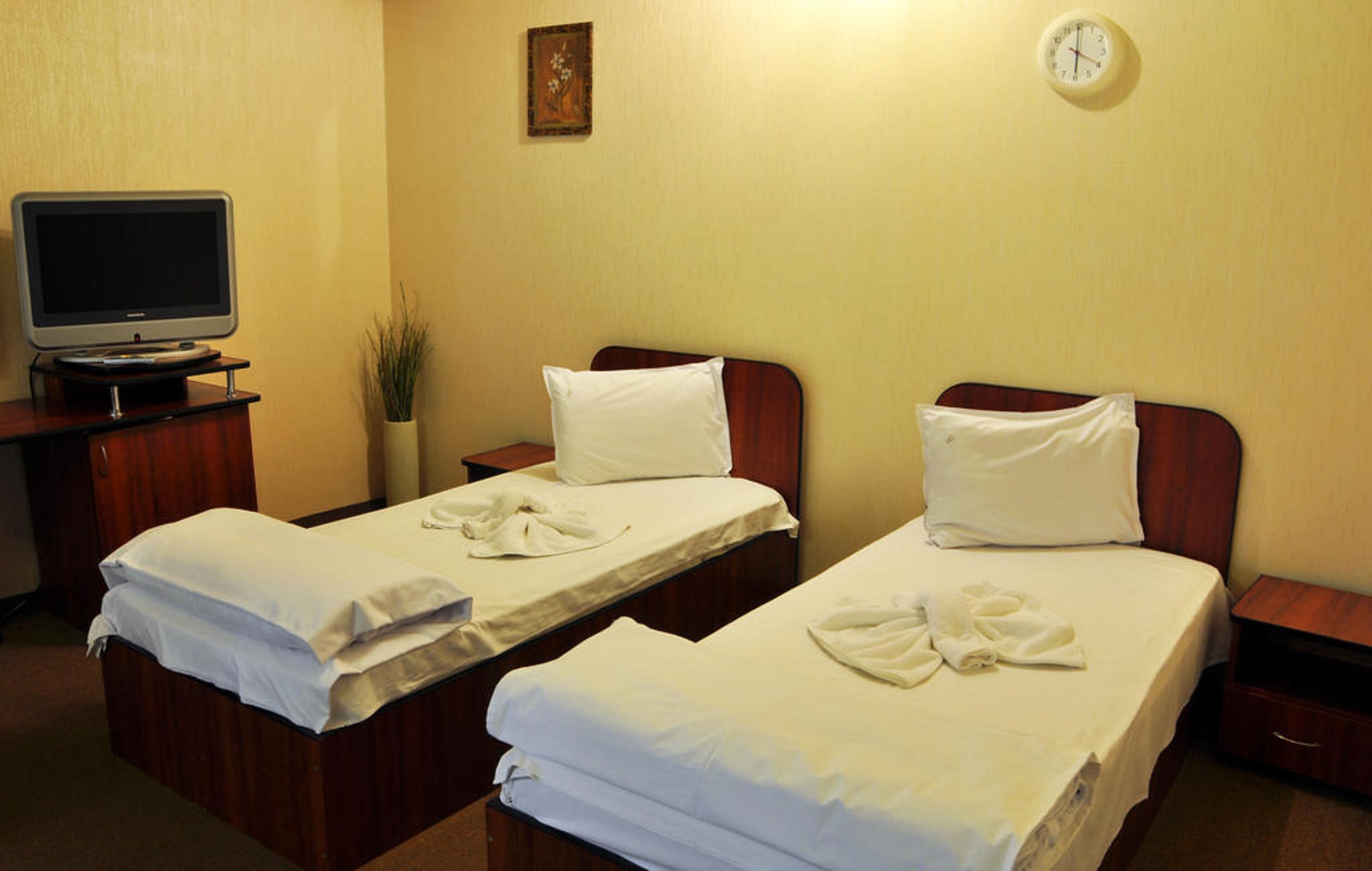 Hotel Charter Отопени Экстерьер фото