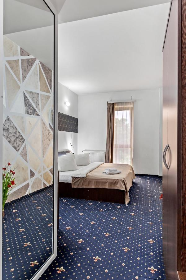 Hotel Charter Отопени Экстерьер фото