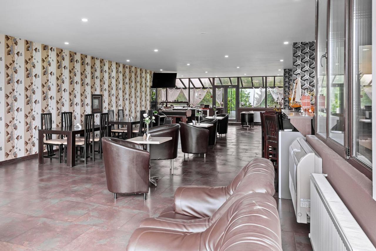 Hotel Charter Отопени Экстерьер фото