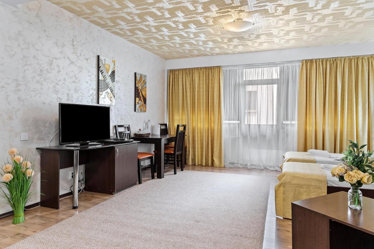 Hotel Charter Отопени Экстерьер фото