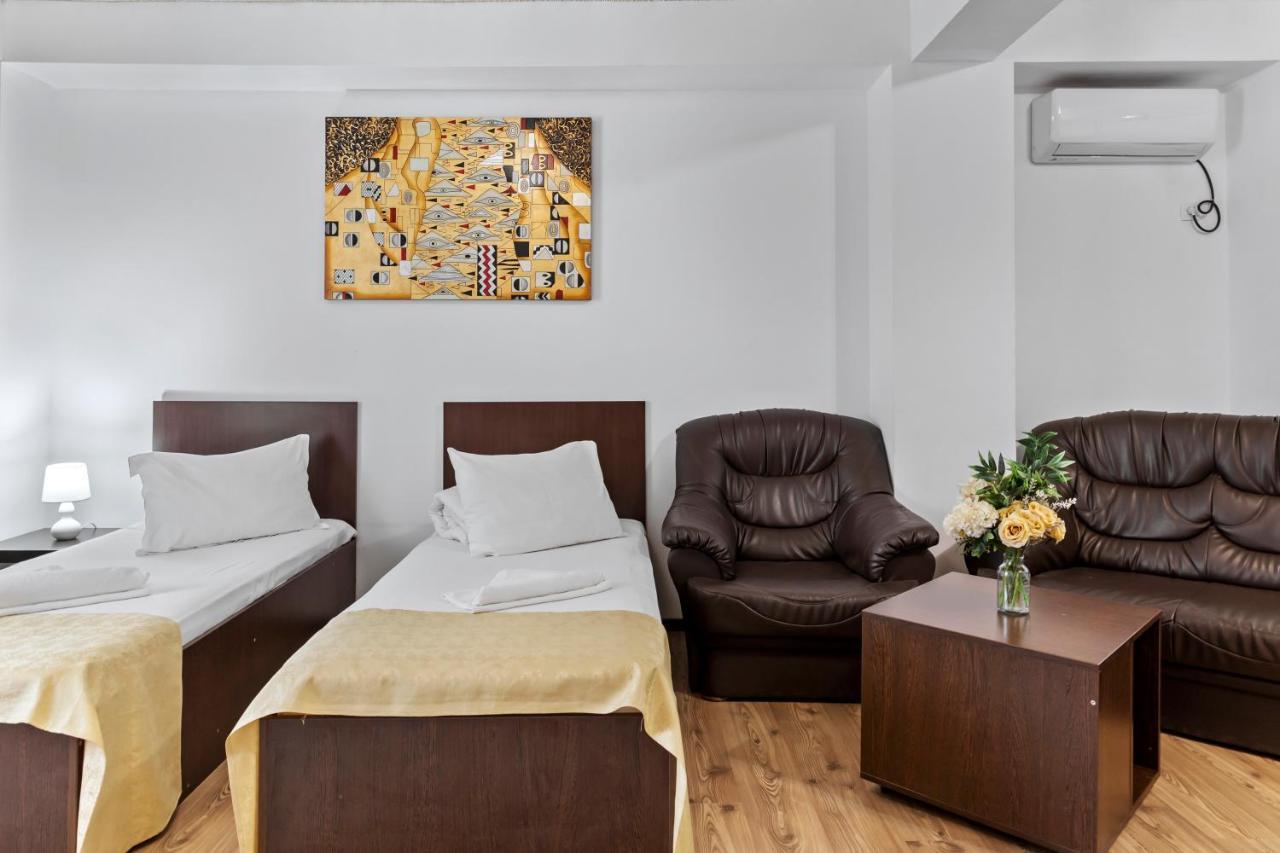 Hotel Charter Отопени Экстерьер фото