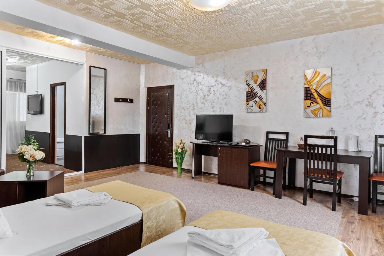 Hotel Charter Отопени Экстерьер фото