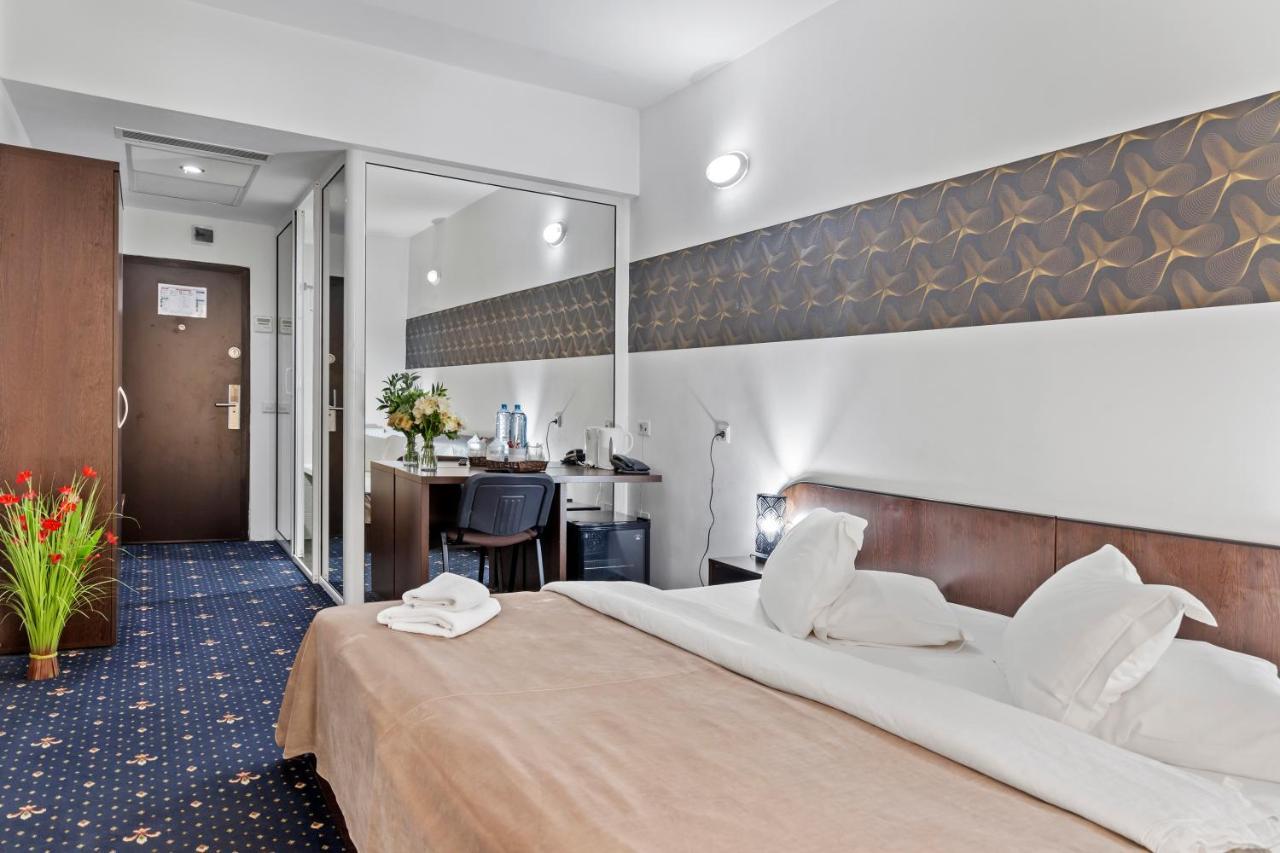 Hotel Charter Отопени Экстерьер фото