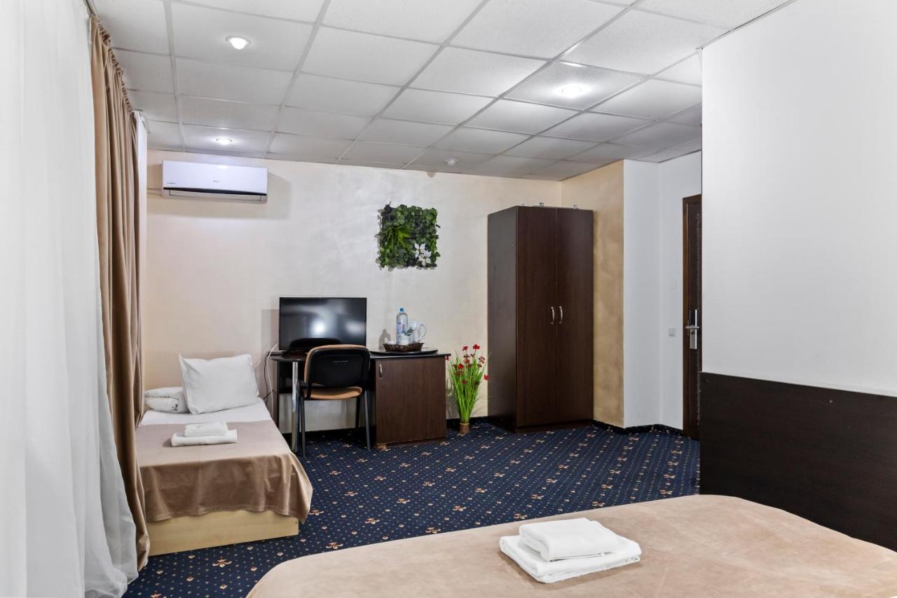 Hotel Charter Отопени Экстерьер фото