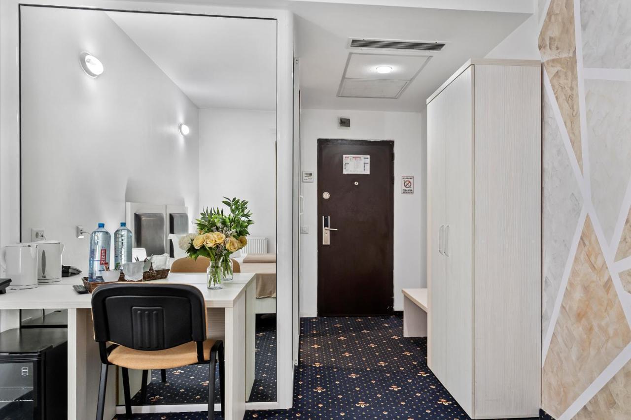 Hotel Charter Отопени Экстерьер фото