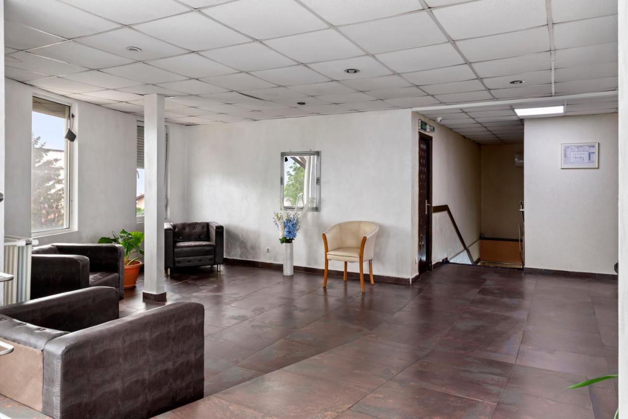 Hotel Charter Отопени Экстерьер фото
