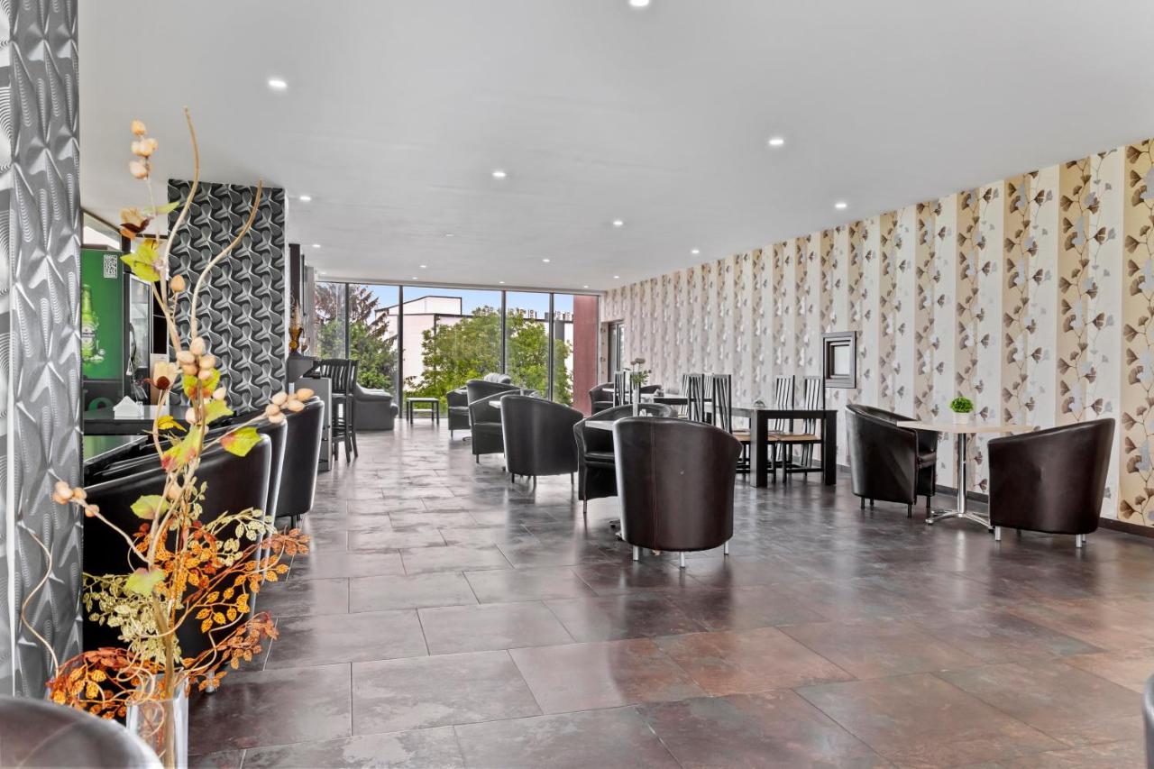 Hotel Charter Отопени Экстерьер фото