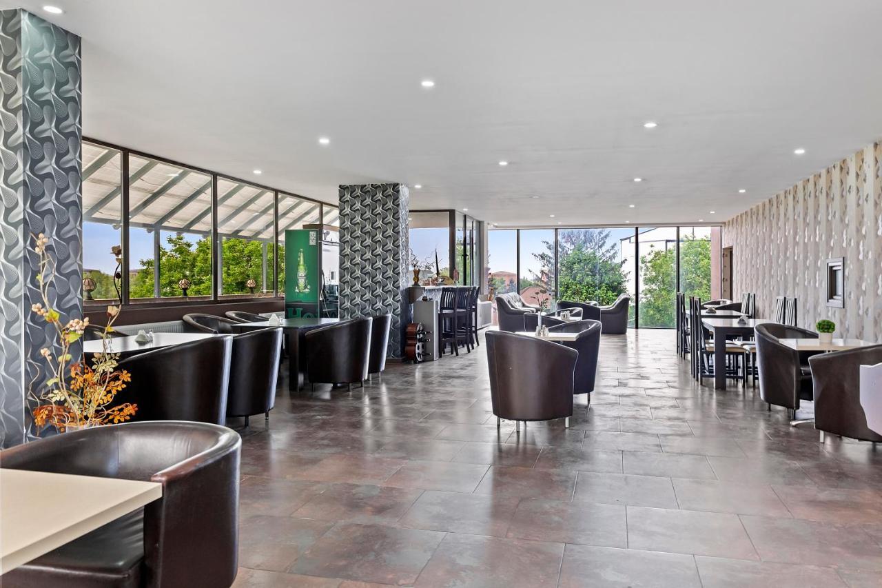 Hotel Charter Отопени Экстерьер фото