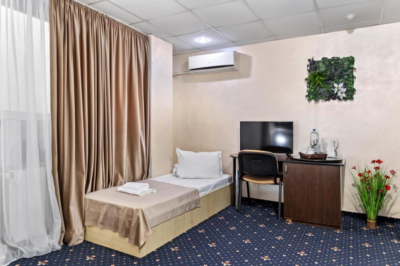 Hotel Charter Отопени Экстерьер фото