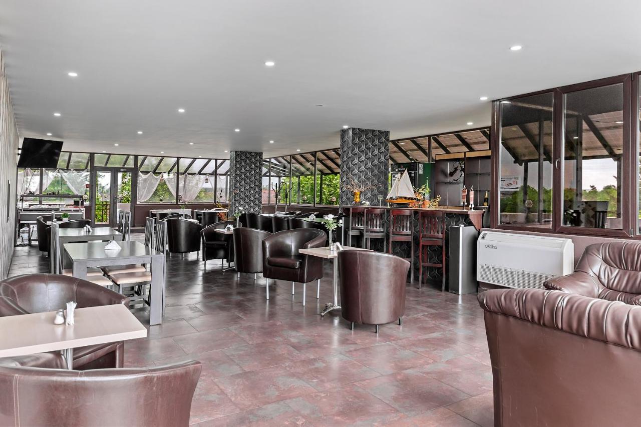 Hotel Charter Отопени Экстерьер фото