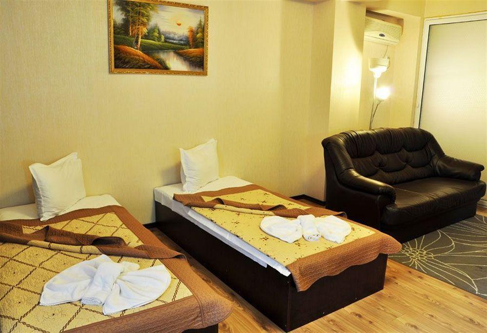 Hotel Charter Отопени Экстерьер фото