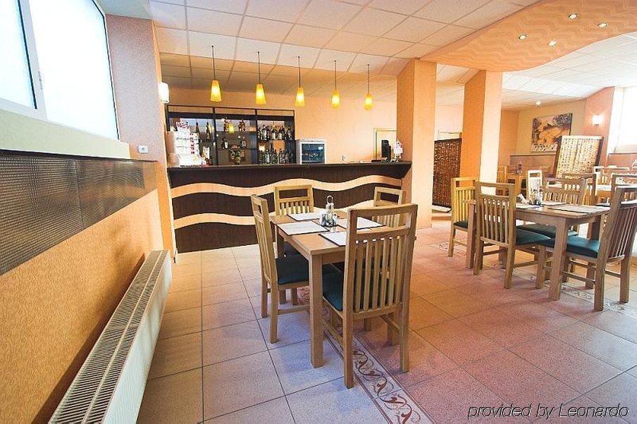 Hotel Charter Отопени Ресторан фото