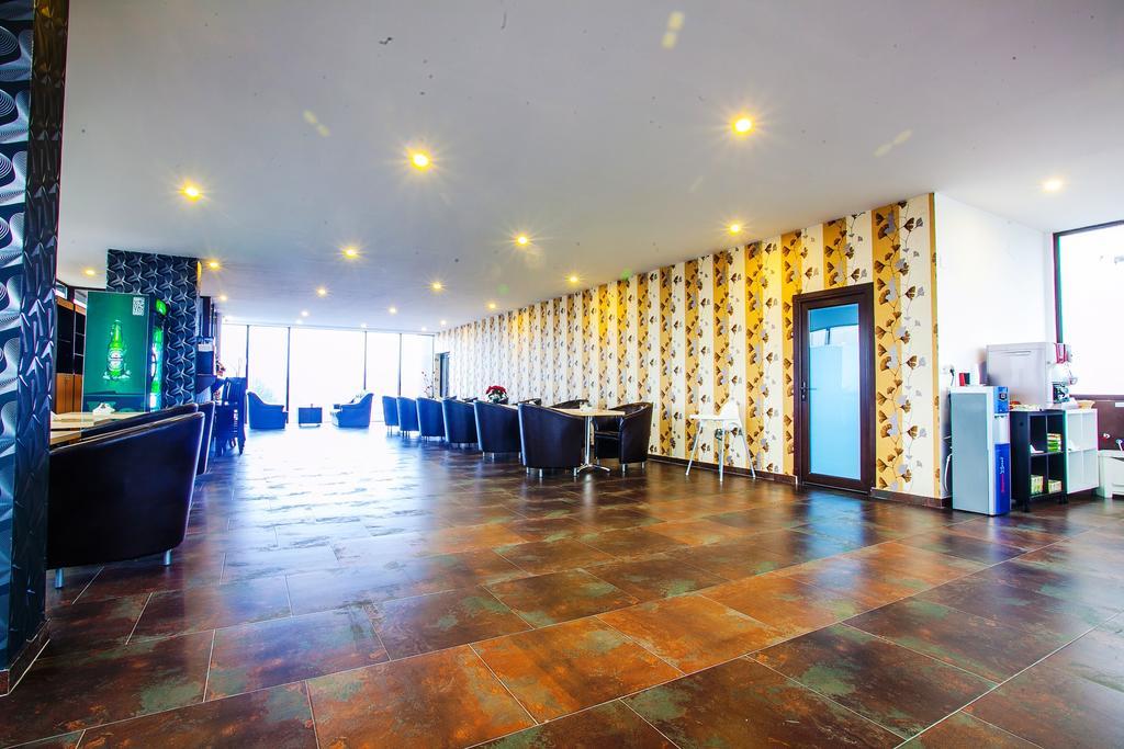 Hotel Charter Отопени Экстерьер фото