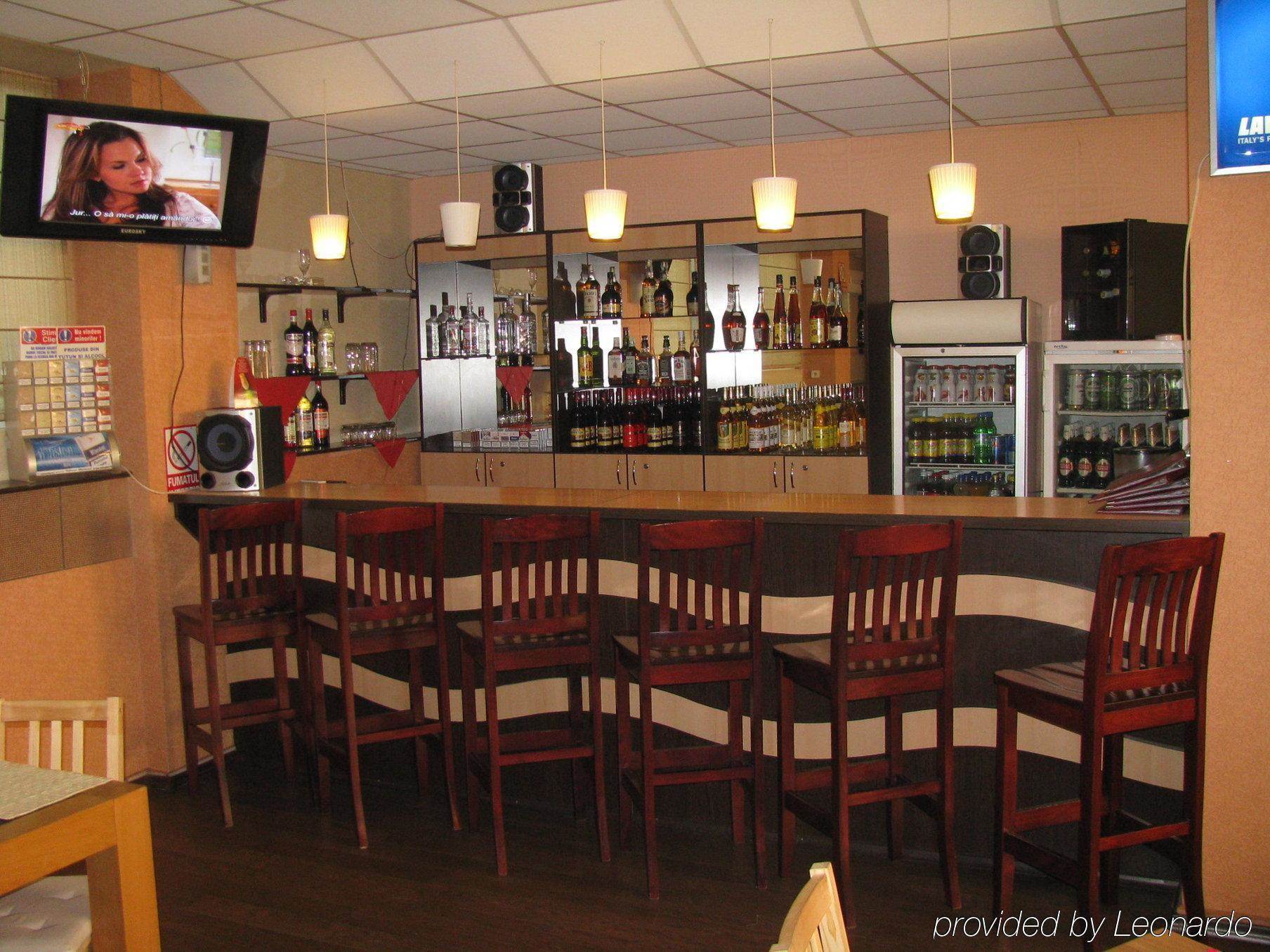 Hotel Charter Отопени Ресторан фото
